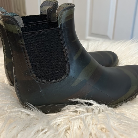 J Crew Camo rubber boot ❤️ - Picture 5 of 9